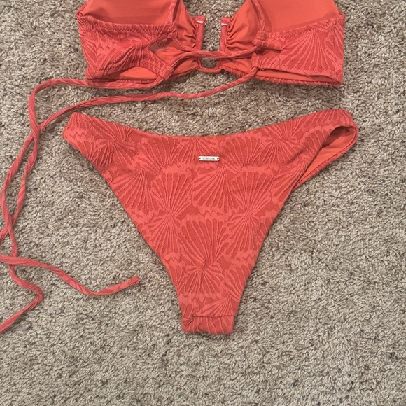 Berlook Red Jacquard Bikini Set TOP MEDIUM, BOTTOM SMALL - Picture 6 of 10